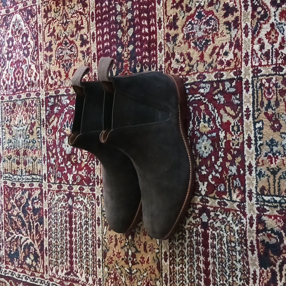 9-1/2 suede Chelsea boots/gray